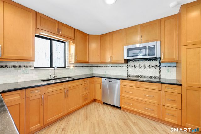 18 Ledgewood Road, Redding, CT 06896