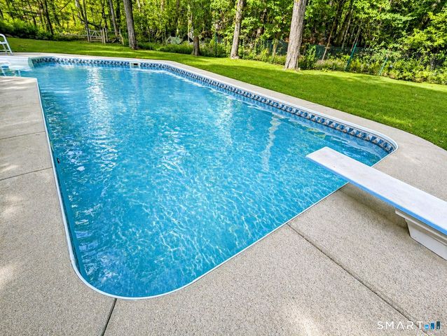 18 Ledgewood Road, Redding, CT 06896