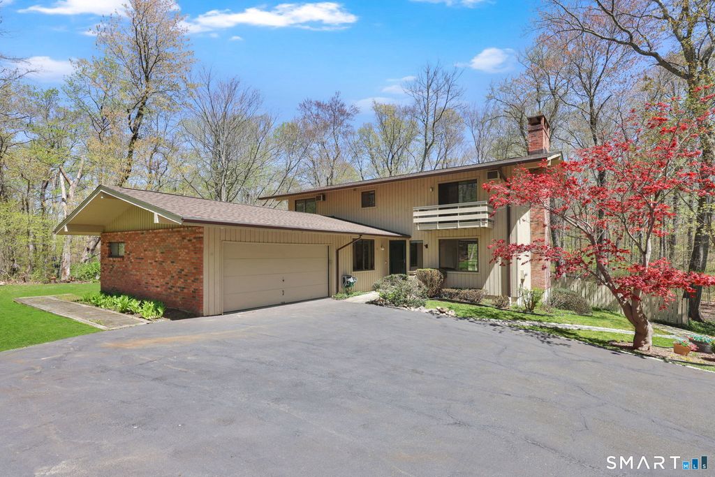 18 Ledgewood Road, Redding, CT 06896