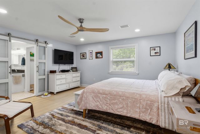 302 W Satsuma Avenue, Foley, AL 36535