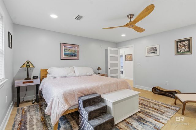302 W Satsuma Avenue, Foley, AL 36535