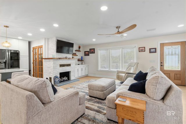 302 W Satsuma Avenue, Foley, AL 36535