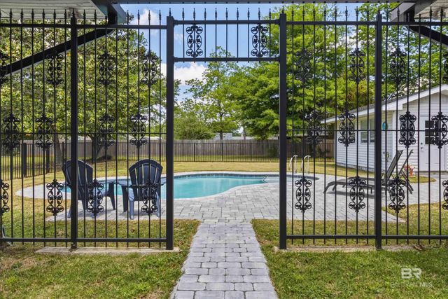 302 W Satsuma Avenue, Foley, AL 36535