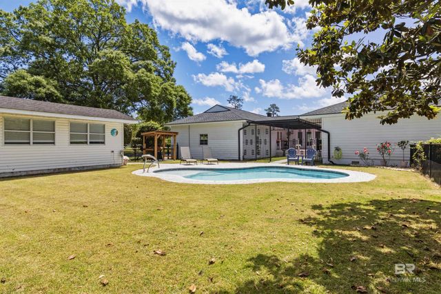 302 W Satsuma Avenue, Foley, AL 36535