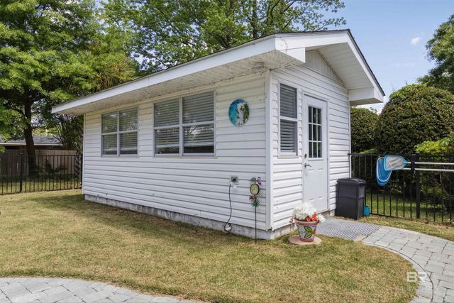302 W Satsuma Avenue, Foley, AL 36535