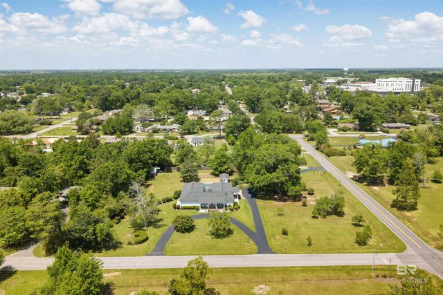 302 W Satsuma Avenue, Foley, AL 36535