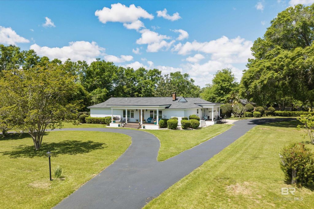 302 W Satsuma Avenue, Foley, AL 36535