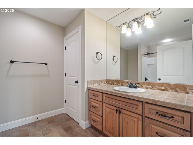 4331 Se 166TH Ct, Vancouver, WA 98683