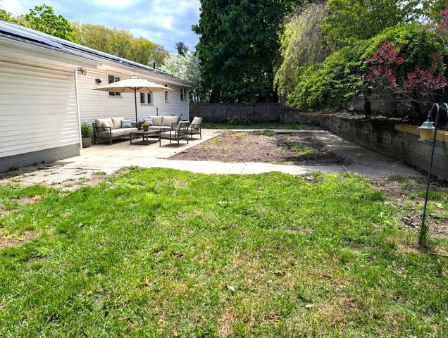 98 Pleasant View St, Methuen, MA 01844