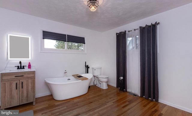 762 SAND HILL RD, Selinsgrove, PA 17870