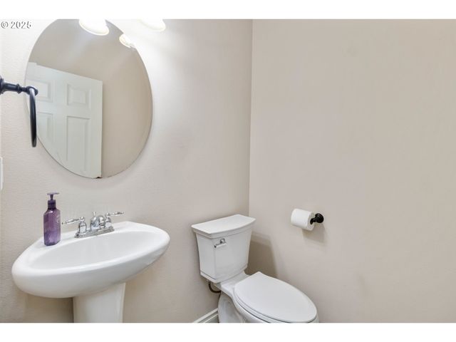 119 PENINSULA Dr, Kelso, WA 98626