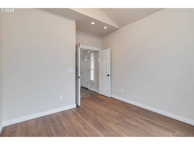 119 PENINSULA Dr, Kelso, WA 98626