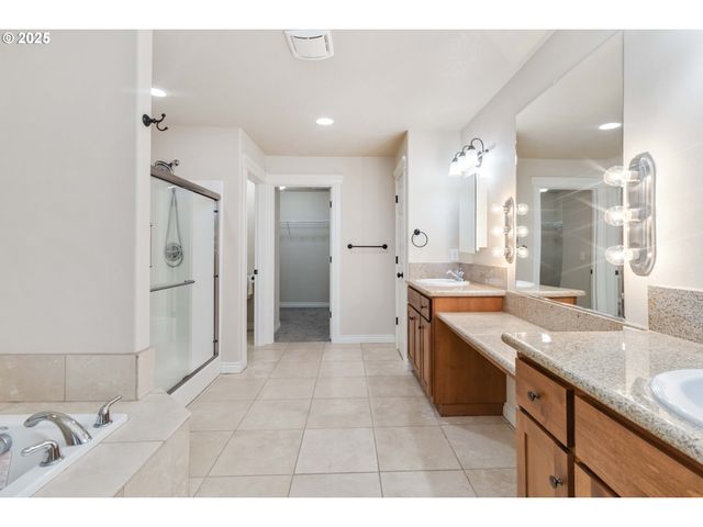 119 PENINSULA Dr, Kelso, WA 98626