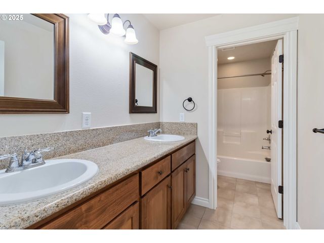 119 PENINSULA Dr, Kelso, WA 98626