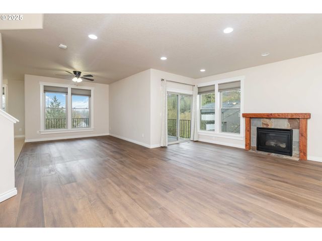 119 PENINSULA Dr, Kelso, WA 98626