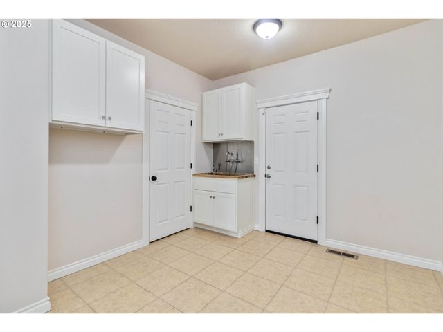 119 PENINSULA Dr, Kelso, WA 98626