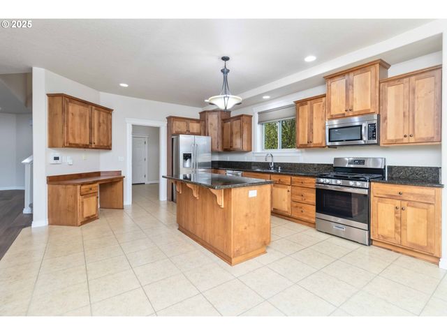 119 PENINSULA Dr, Kelso, WA 98626