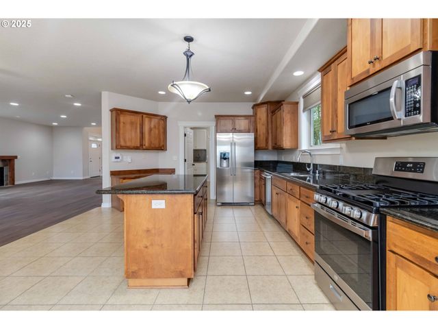 119 PENINSULA Dr, Kelso, WA 98626