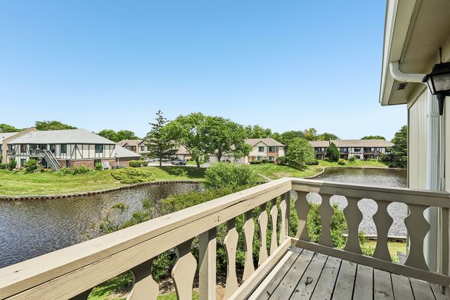 1728 N Emerald Bay 4, Palatine, IL 60074