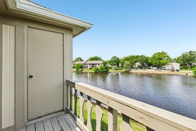1728 N Emerald Bay 4, Palatine, IL 60074