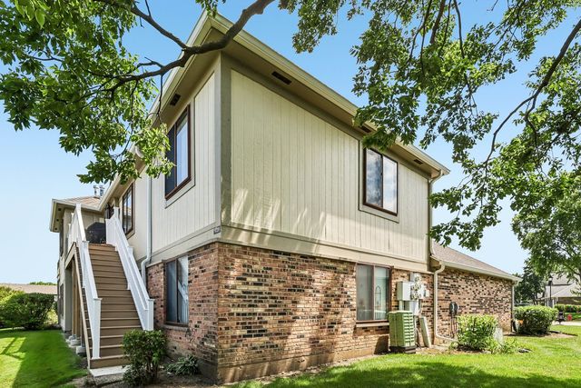 1728 N Emerald Bay 4, Palatine, IL 60074