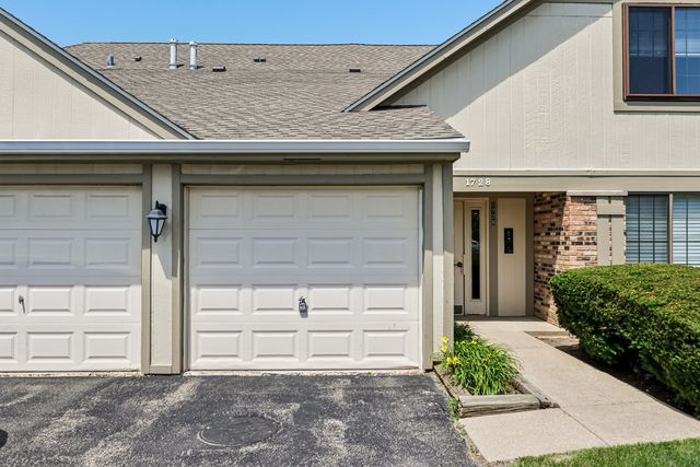 1728 N Emerald Bay 4, Palatine, IL 60074