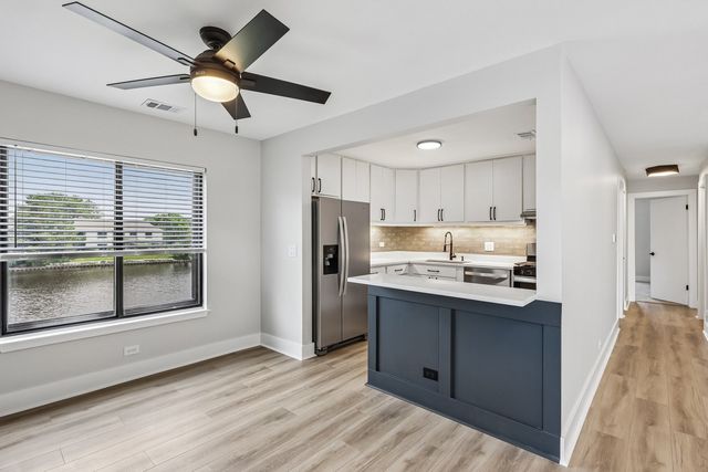 1728 N Emerald Bay 4, Palatine, IL 60074