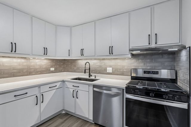 1728 N Emerald Bay 4, Palatine, IL 60074