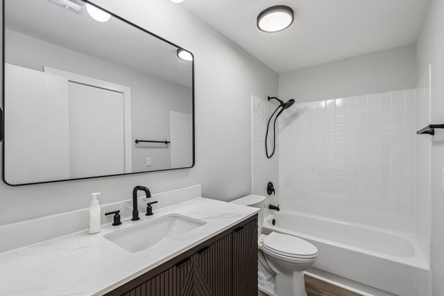 1728 N Emerald Bay 4, Palatine, IL 60074