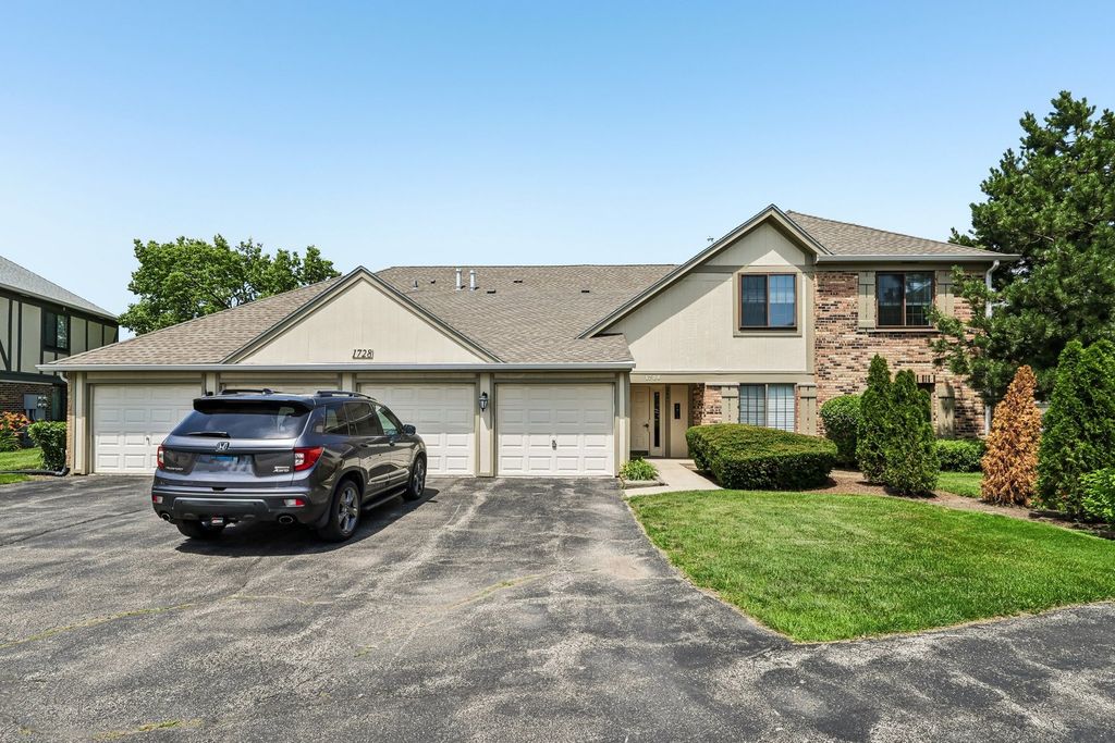 1728 N Emerald Bay 4, Palatine, IL 60074