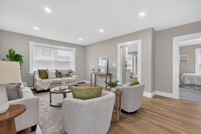 43 Laurel St, Clinton, MA 01510