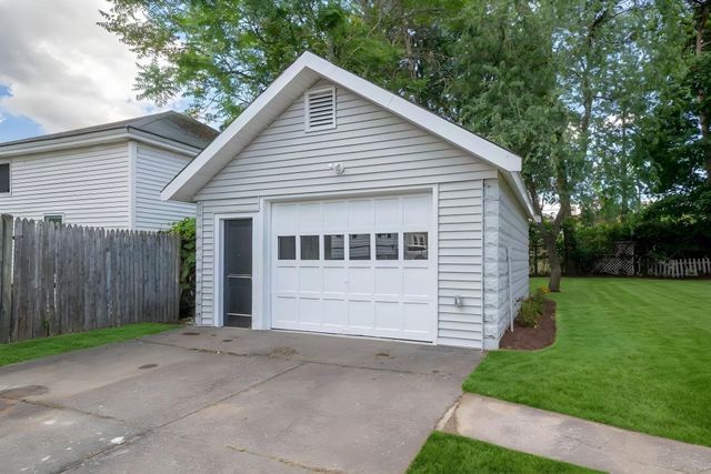 43 Laurel St, Clinton, MA 01510