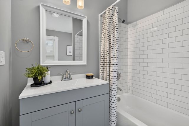 43 Laurel St, Clinton, MA 01510