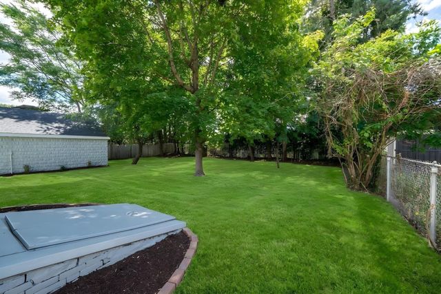 43 Laurel St, Clinton, MA 01510