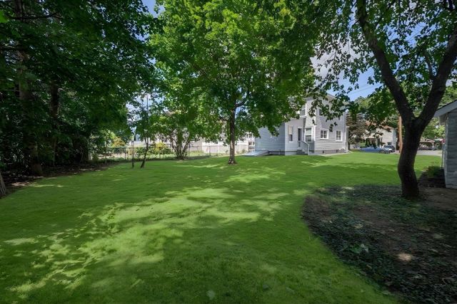 43 Laurel St, Clinton, MA 01510