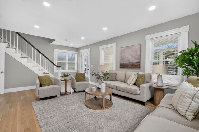43 Laurel St, Clinton, MA 01510