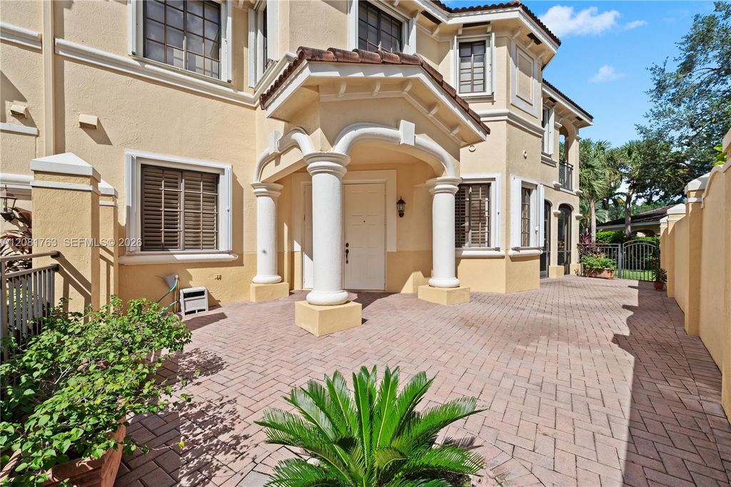 1634 Passion Vine Circle 31-2, Weston, FL 33326