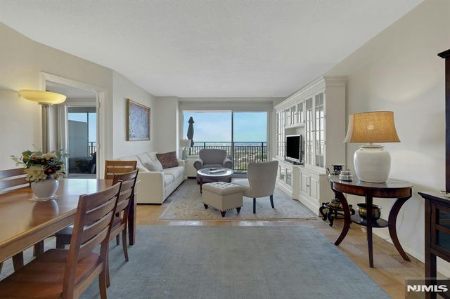 1530 Palisade Avenue 27D, Fort Lee, NJ 07024