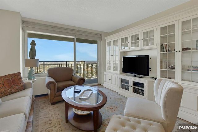 1530 Palisade Avenue 27D, Fort Lee, NJ 07024
