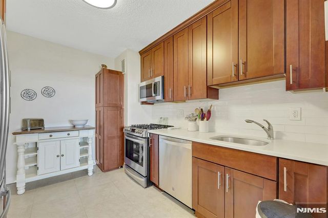 1530 Palisade Avenue 27D, Fort Lee, NJ 07024