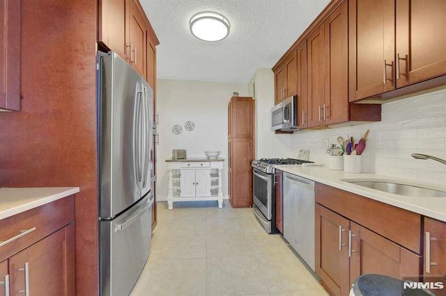 1530 Palisade Avenue 27D, Fort Lee, NJ 07024