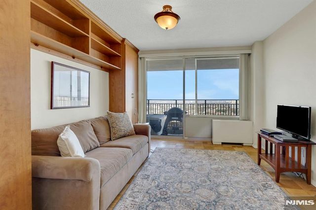 1530 Palisade Avenue 27D, Fort Lee, NJ 07024