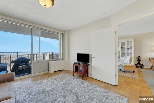 1530 Palisade Avenue 27D, Fort Lee, NJ 07024