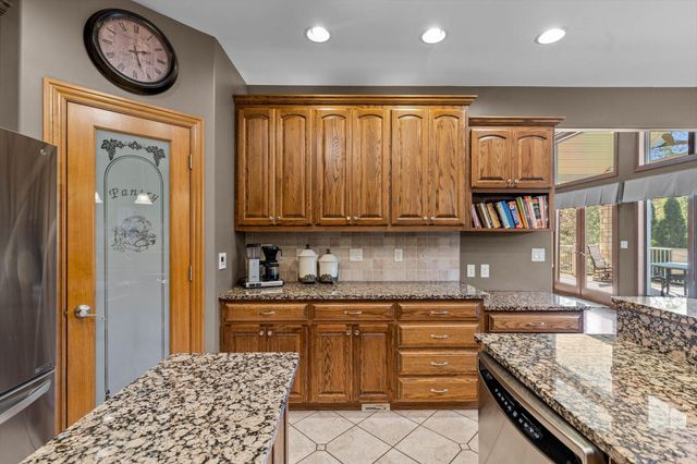 11 Shore View Drive, Reeds Spring, MO 65737