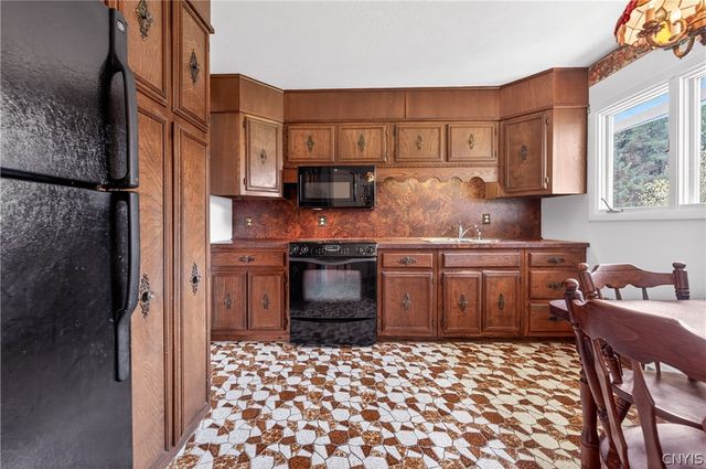 2765 King Road, Paris, NY 13456