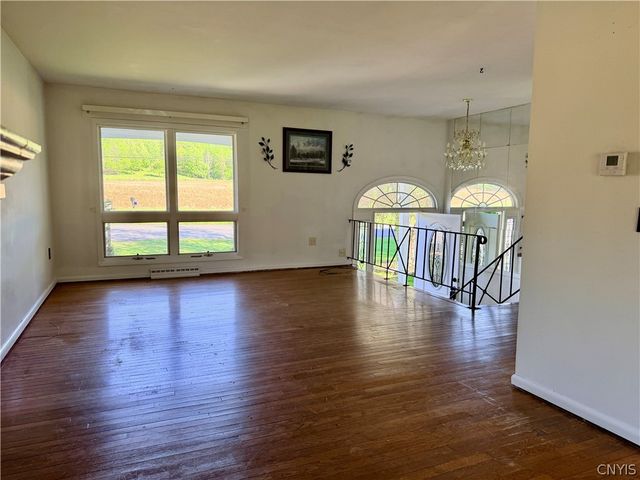 2765 King Road, Paris, NY 13456