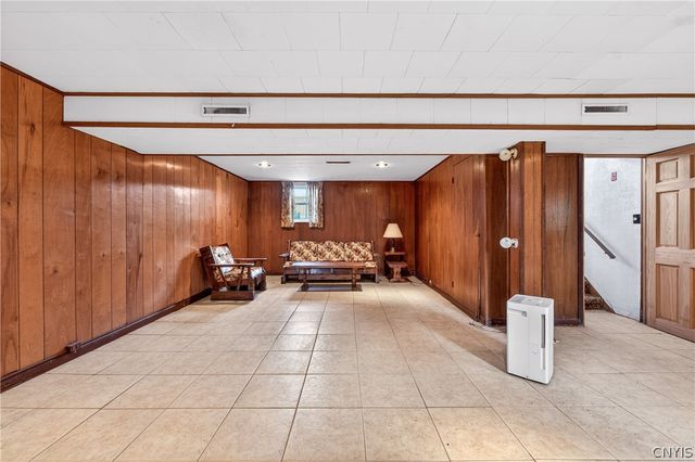 2765 King Road, Paris, NY 13456