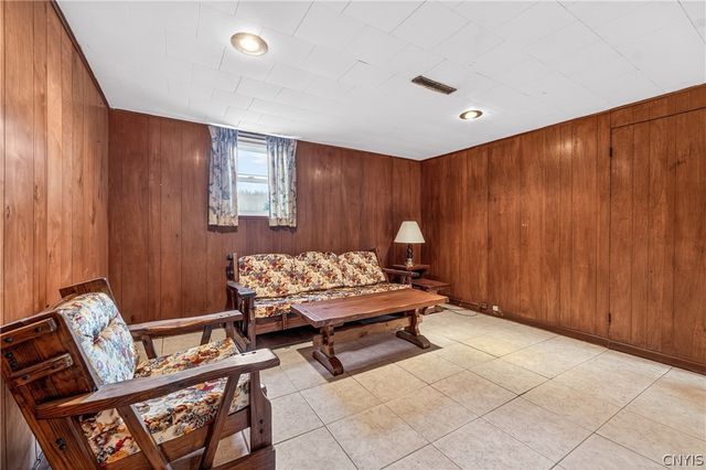 2765 King Road, Paris, NY 13456
