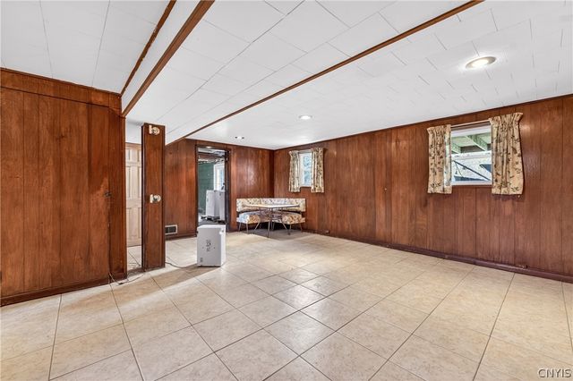 2765 King Road, Paris, NY 13456