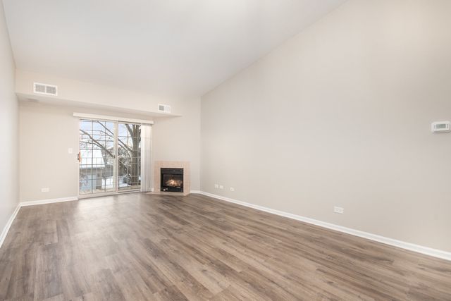 734 N Gary Avenue 210, Carol Stream, IL 60188